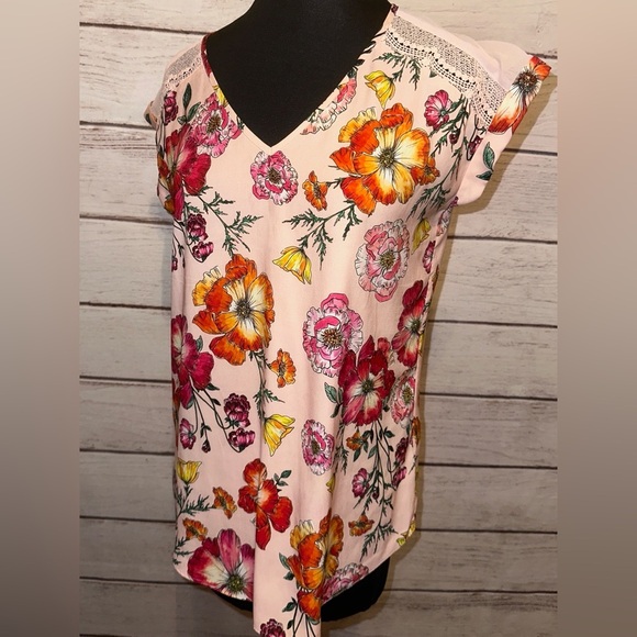 Express Women's Floral Blouse Size SM Petite V- Neck, Lightweight, Office Wear - Picture 2 of 4